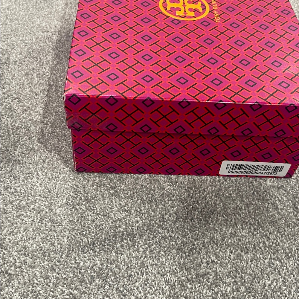 Tory Burch Cream and Black Sneakers(box is  little broken ) - Picture 13 of 16
